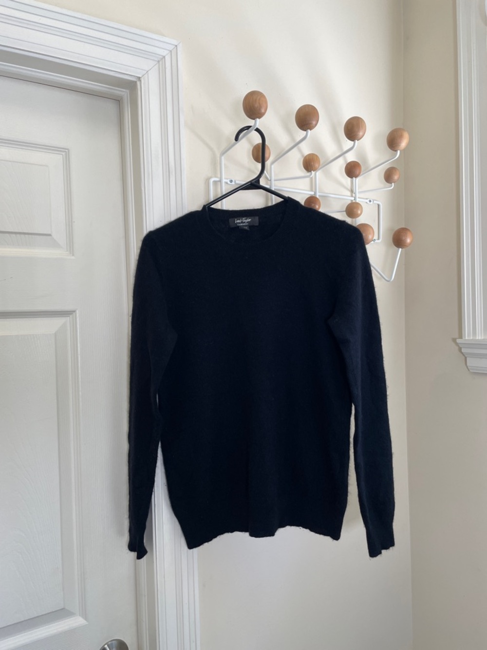 Lord & Taylor - Cashmere Crew Neck Sweater - Black - M - Picture 1 of 8